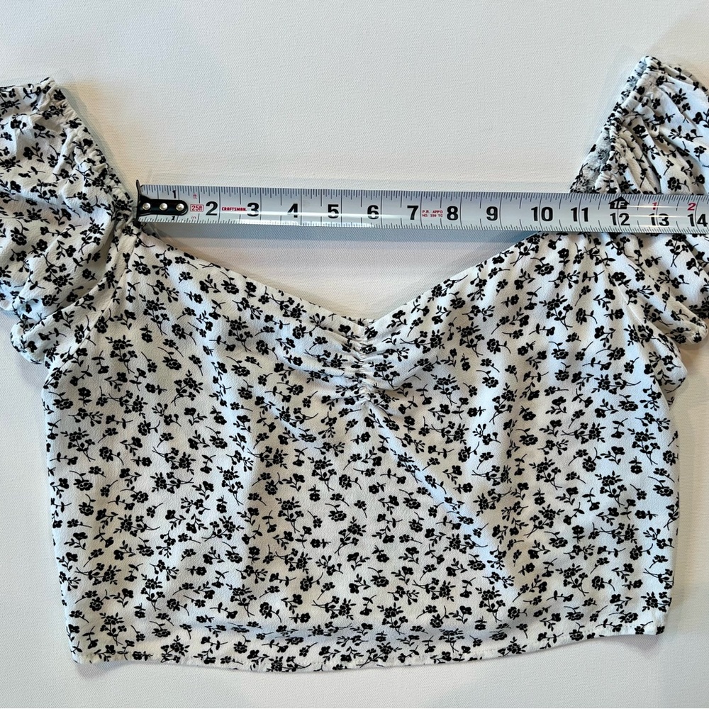 Elodie Nordstrom Off Shoulder Crop Top Ruched Puff sleeve - Picture 7 of 14